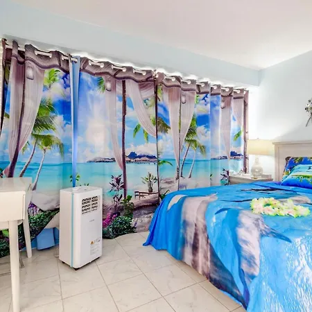 Waikiki 2 Bedrooms, 1 Bath, Free Parking, Sleep 6